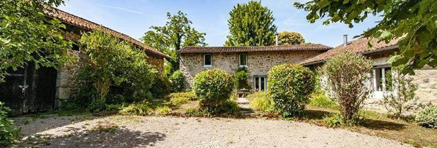 Maison 7 Pièces 203 m² à vendre à Piégut-Pluviers (24360)