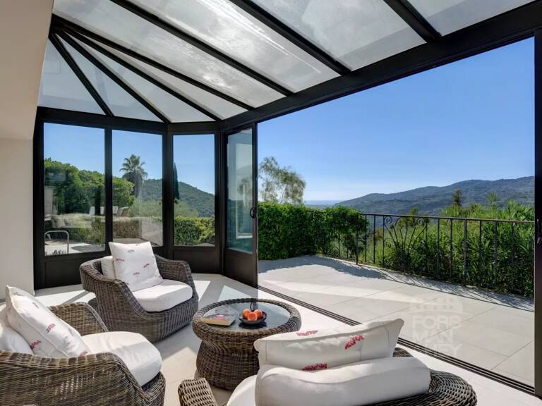 Peymeinade : Villa au cœur d’une domaine sécurisé, avec vue mer — photo 1
