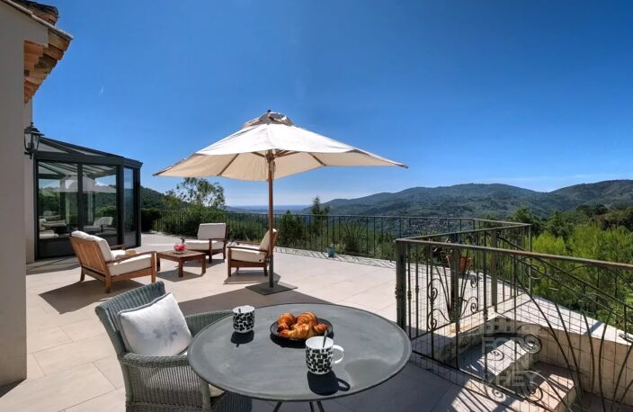 Peymeinade : Villa au cœur d’une domaine sécurisé, avec vue mer — photo 3