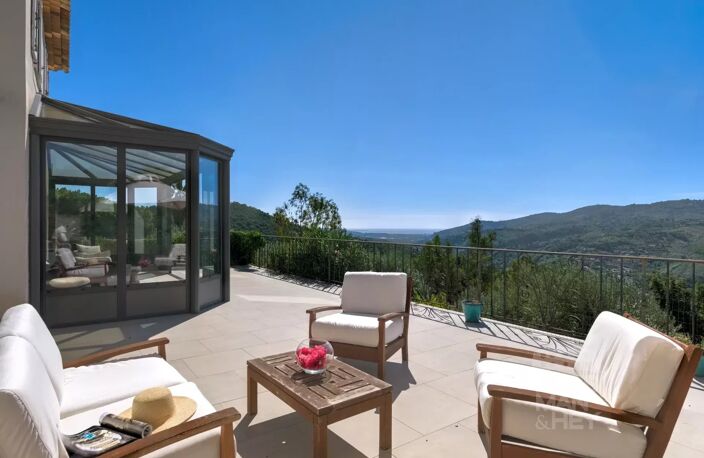 Peymeinade : Villa au cœur d’une domaine sécurisé, avec vue mer — photo 4