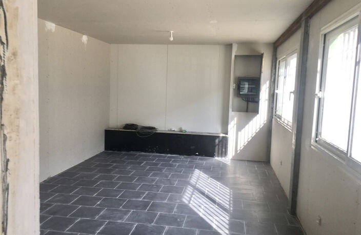 Entrepôt/bureau à louer GEMENOS (13) — photo 3
