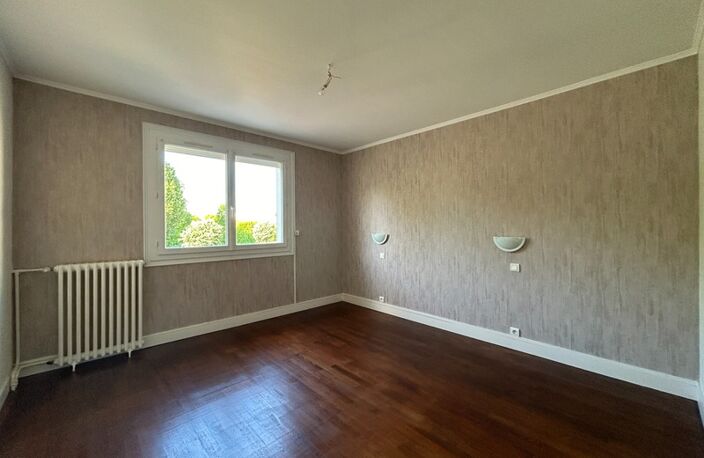 Charmante maison sur sous sol complet de 126m2 habitable très lumineuse avec grand jardin et dépendance — photo 5