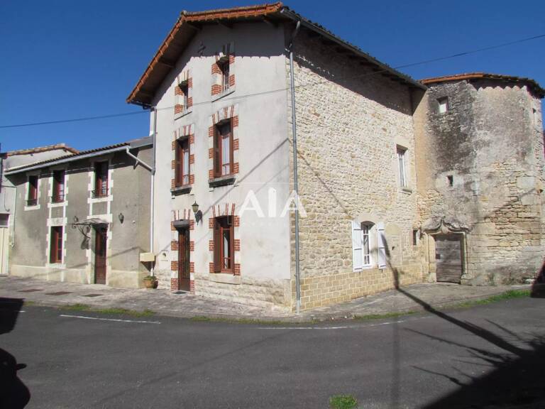 MAISON ENTRE CIVRAY ET RUFFEC — photo 1