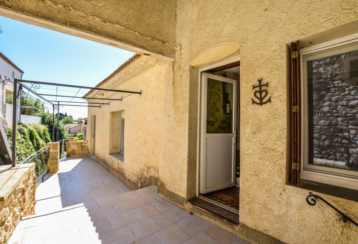 Maison de village à Vendre à Estézargues, 4 chambres, idéal premier achat, investissement locatif — photo 1