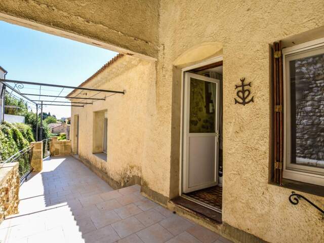 Maison de village à Vendre à Estézargues, 4 chambres, idéal premier achat, investissement locatif — photo du bien