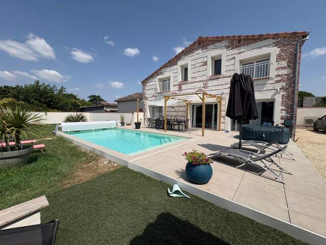 Launaguet, Élégante Demeure de Caractère 198 m²Avec Jardin Paysager et Piscine — photo du bien