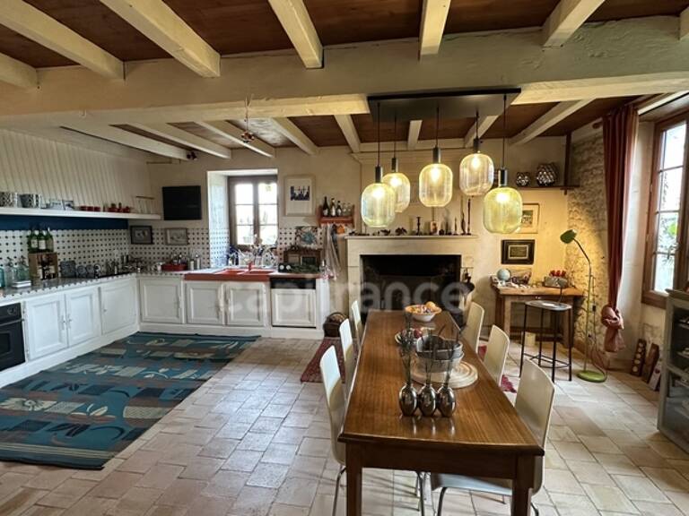 À vendre , Authentique longère charentaise de 186 m² habitables avec grand terrain arboré à Berneuil — photo 1