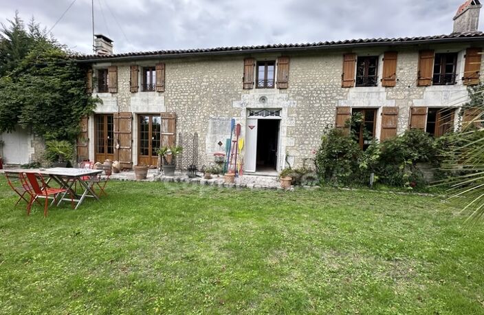 À vendre , Authentique longère charentaise de 186 m² habitables avec grand terrain arboré à Berneuil — photo 2