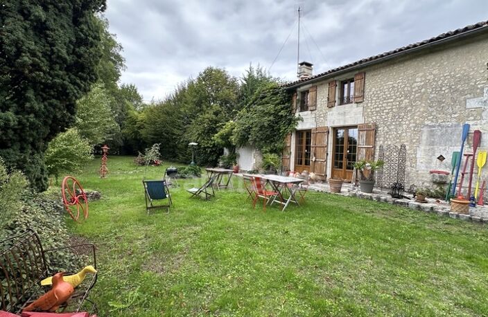 À vendre , Authentique longère charentaise de 186 m² habitables avec grand terrain arboré à Berneuil — photo 3