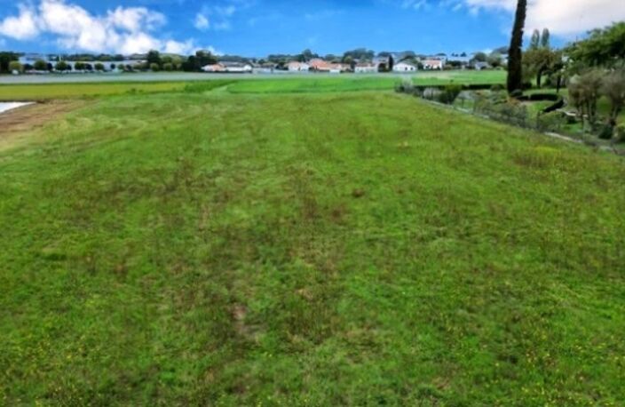 Terrain 1 à 3 parcelles possible CU ok à vendre  MATHA (17) — photo 2
