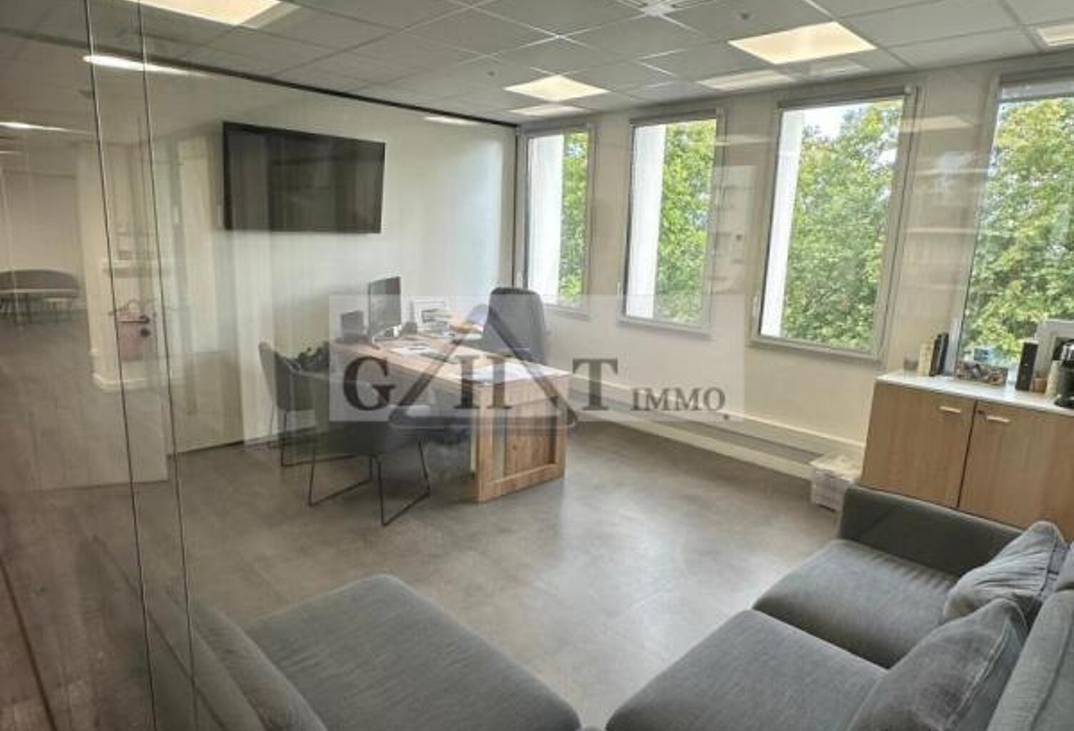 BUREAUX À LOUER — photo 1