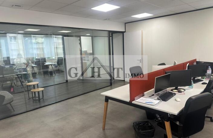 BUREAUX À LOUER — photo 2