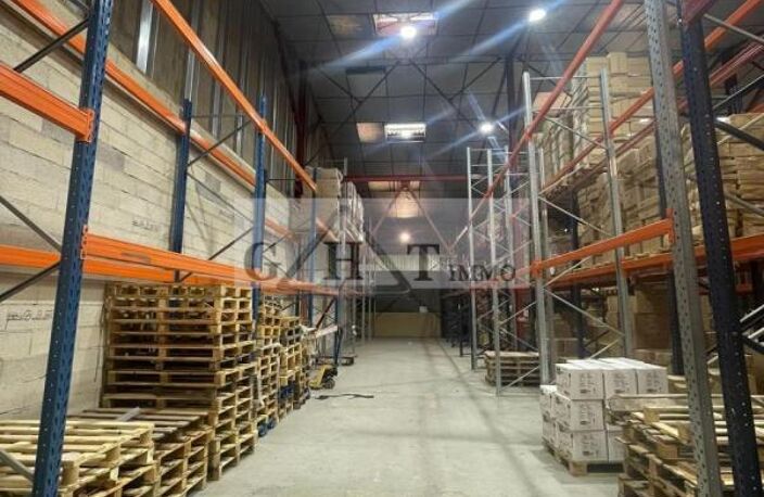 ENTREPOT & BUREAUX À VENDRE — photo 2