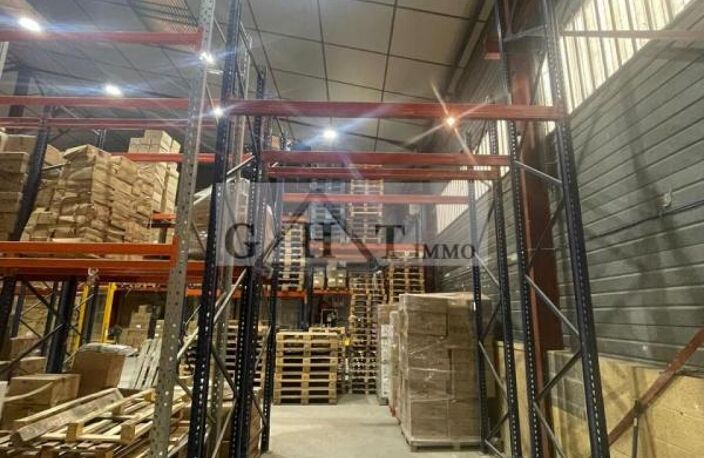 ENTREPOT & BUREAUX À VENDRE — photo 3