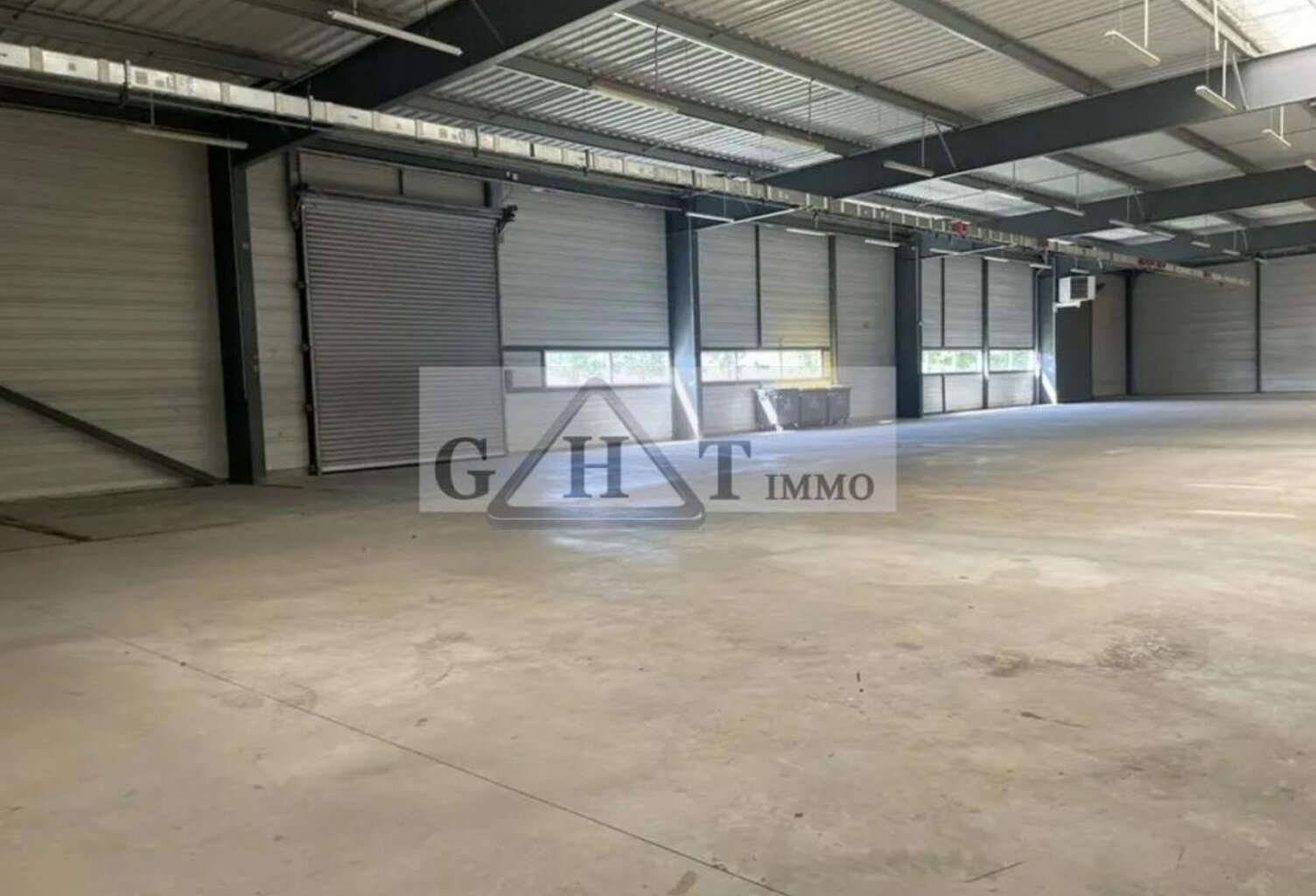 Entrepôt a vendre - Creil — photo 1