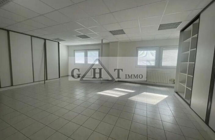 Entrepôt a vendre - Creil — photo 3