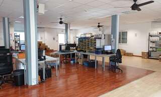 Local industriel  750 m² à louer à Saint-Denis (97490)