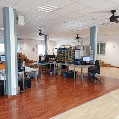 Local industriel  7900 €