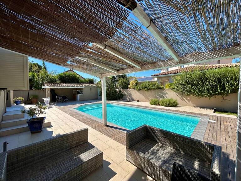 Villa de plain pied avec piscine au calme — photo 1