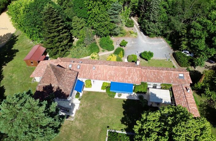 Propriété d'Exception au coeur du Périgord : Un héritage du XIVe siècle sublimé par la modernité, 270 m² habitables, 7ha de terrain à TRELISSAC 24750 — photo 2