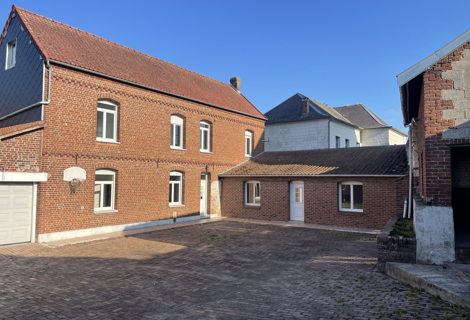 Maison familiale avec dépendances Secteur de Beaumetz — photo 1