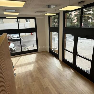 Bureau 10 pièces 3300 €