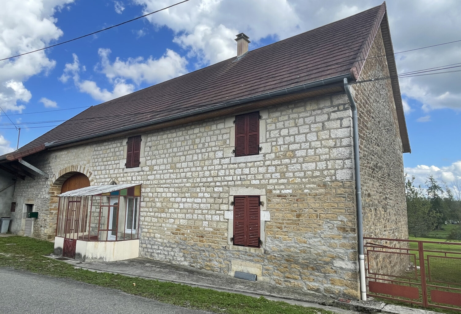 Maison de village avec dépendances et terrain attenant — photo 1