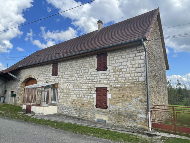 Maison de village avec dépendances et terrain attenant — photo du bien