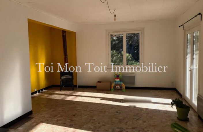 Sur 6000 m2, Villa F4 + 2 grands hangars situés sur la commu — photo 2