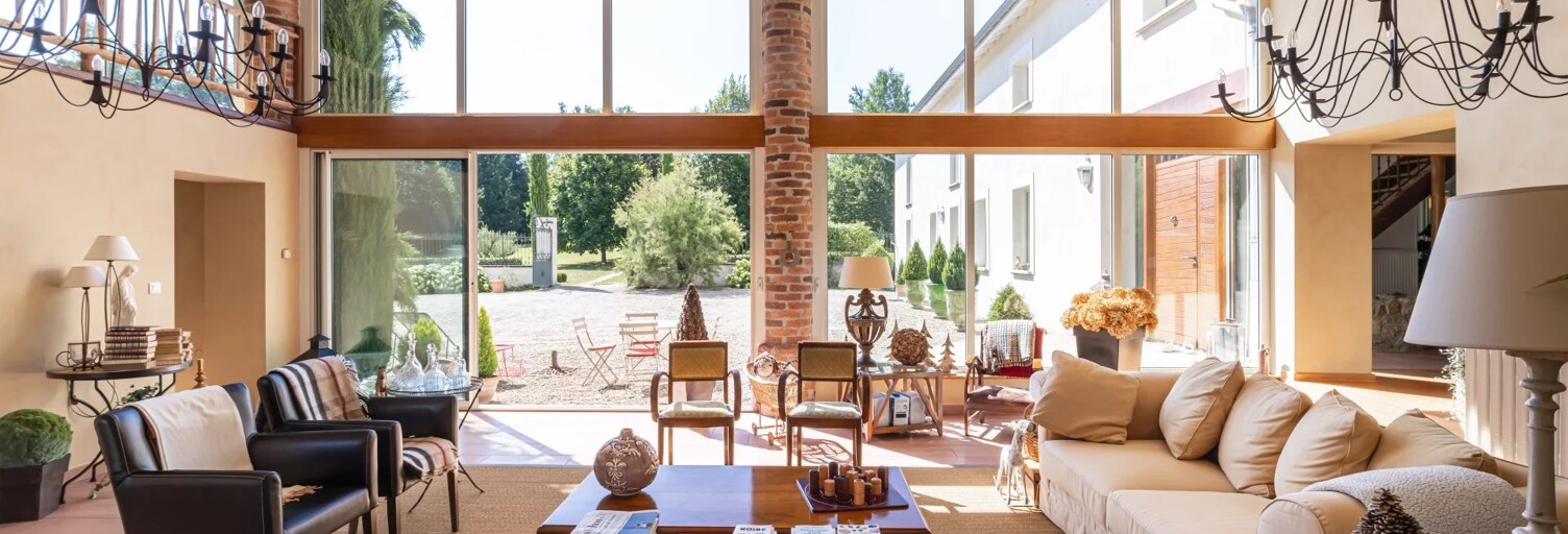 Maison  425 m² à vendre à Cleppé (42110)