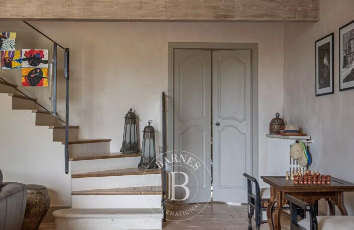 AIX EN PROVENCE– DOMAINE VITICOLE – MAISON 150 m² – 3 CHAMBRES – — photo 4