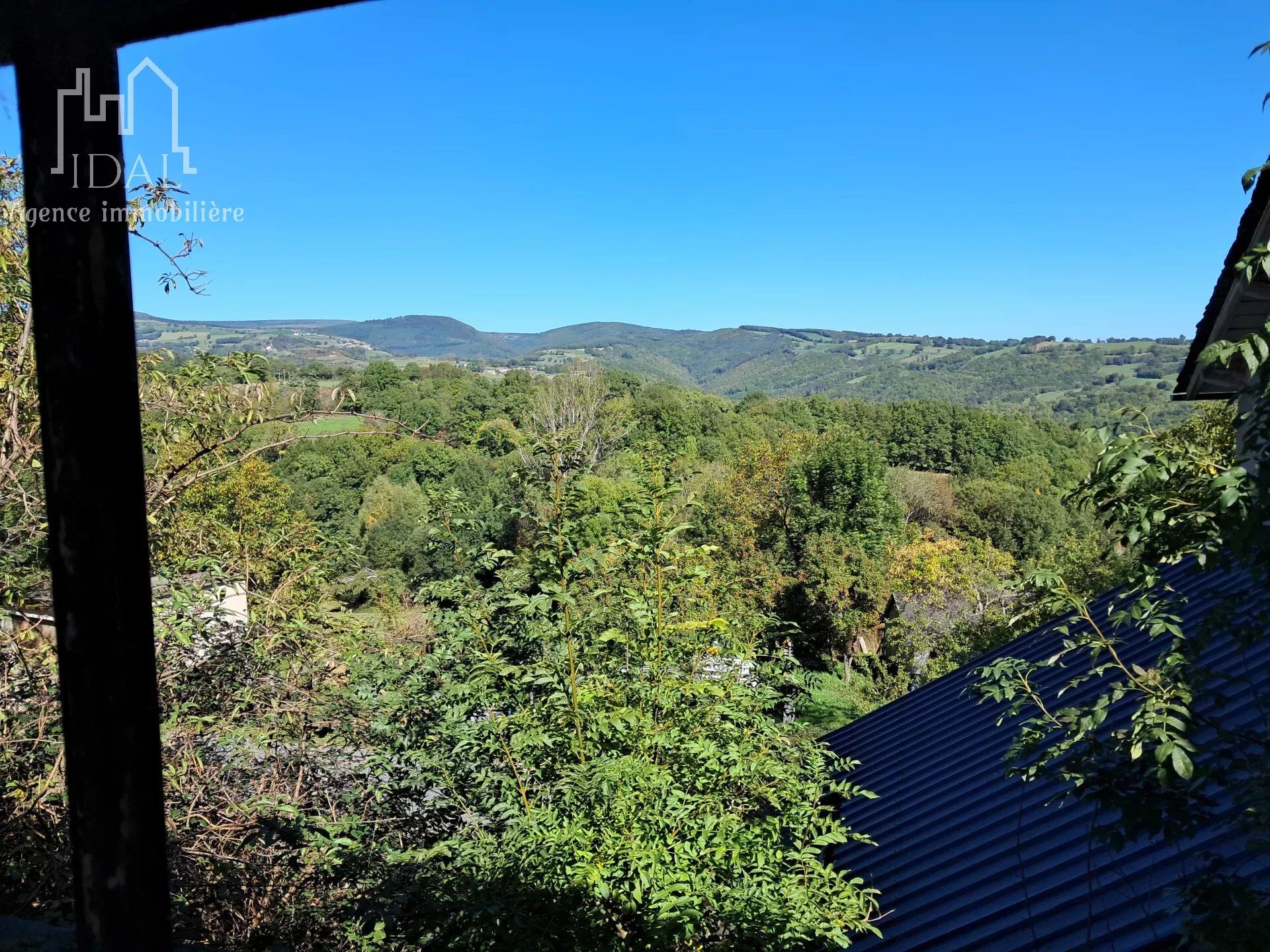 Photo MAISON  independante avec ces annexes image 2/4