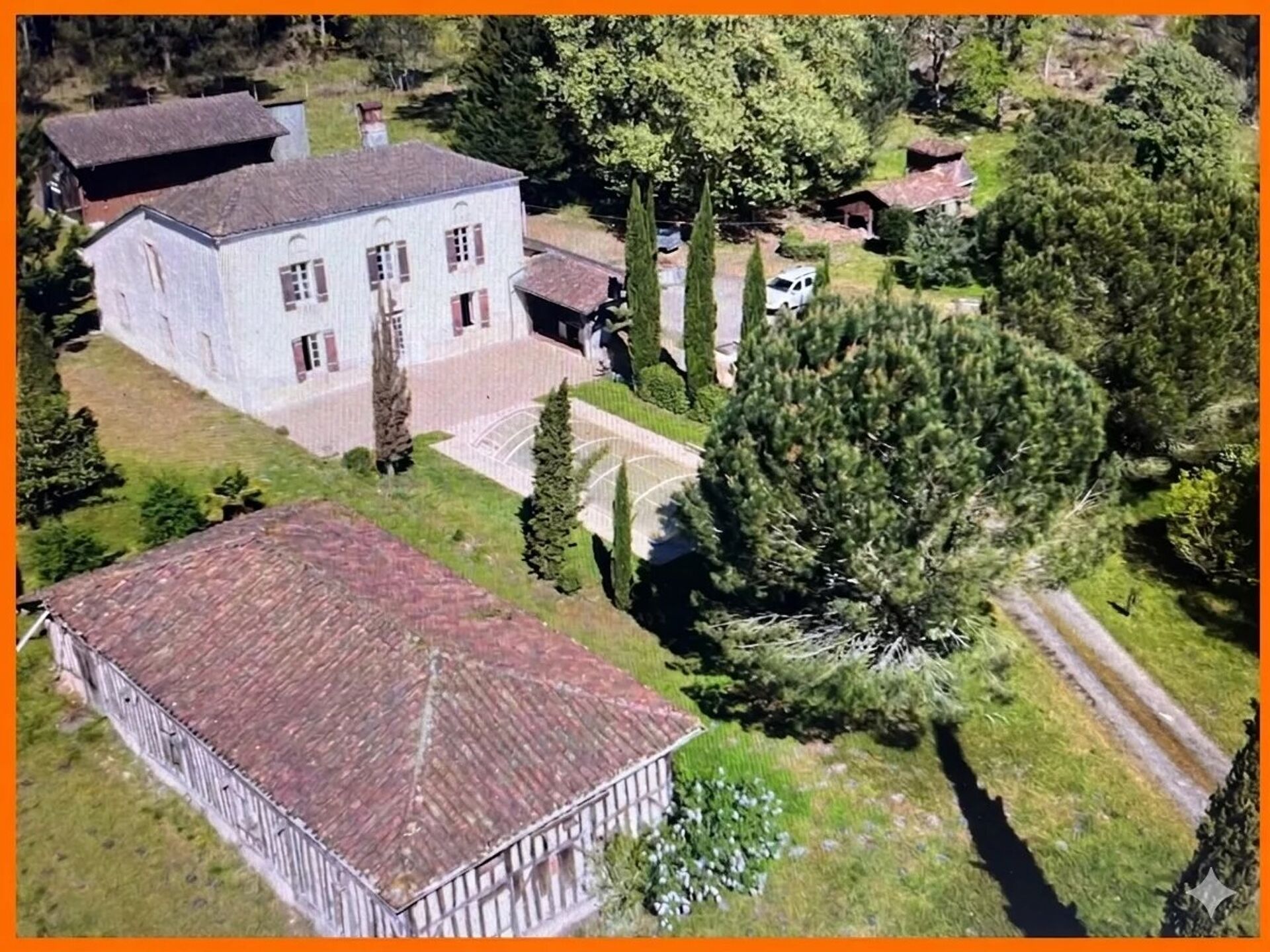 Maison 12 pièces 244 m² · à Lencouacq · 244 m² · 353 600 €