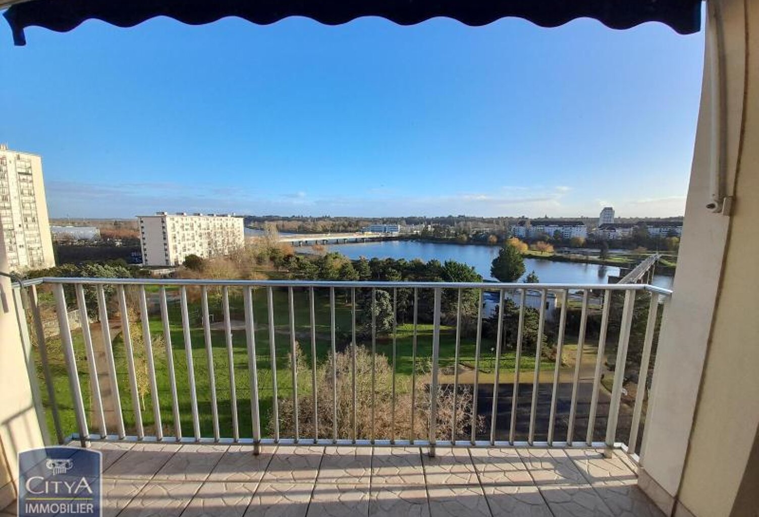 Location appartement 3 pièces 71 m² à Tours (37000) — photo 1
