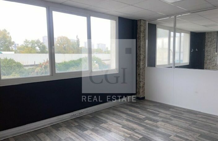 BUREAUX / LOCAL D'ACTIVITES à LOUER — photo 2