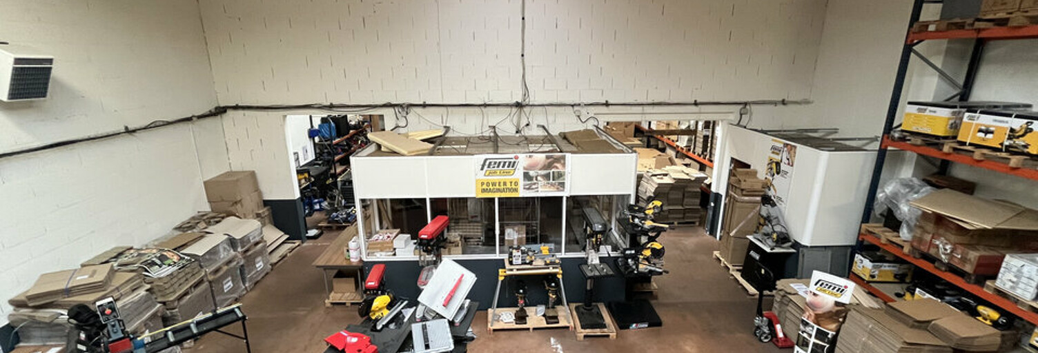 Commerce  434 m² à louer à Décines-Charpieu (69150)