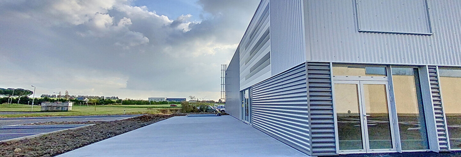 Commerce  300 m² à louer à Doué-en-Anjou (49700)