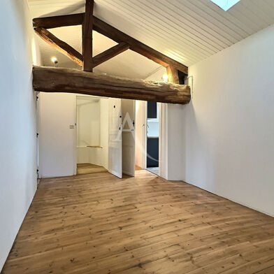 Appartement 3 pièces 880 €