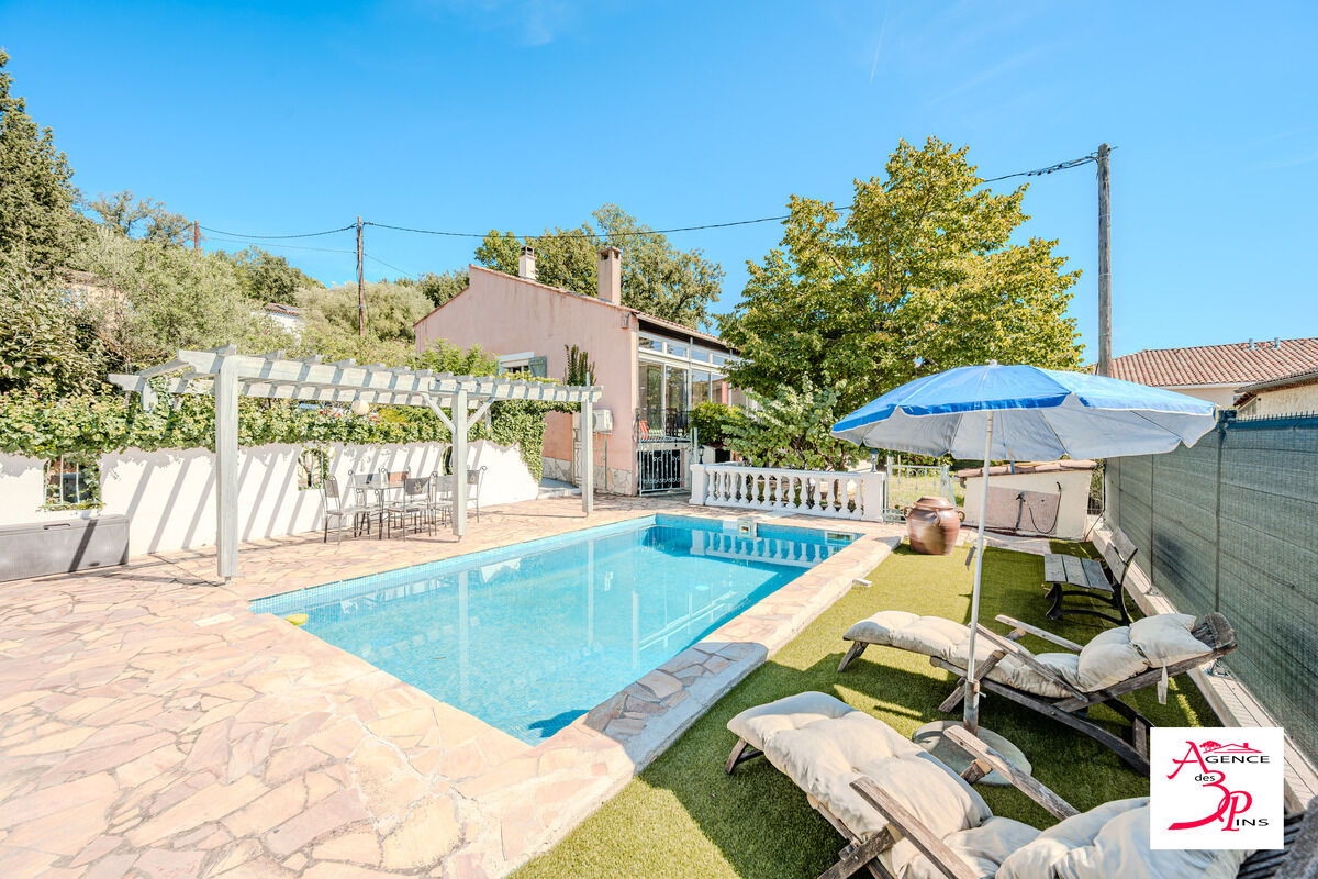Villa / Maison  T7 à vendre Pierrefeu-du-Var 83390