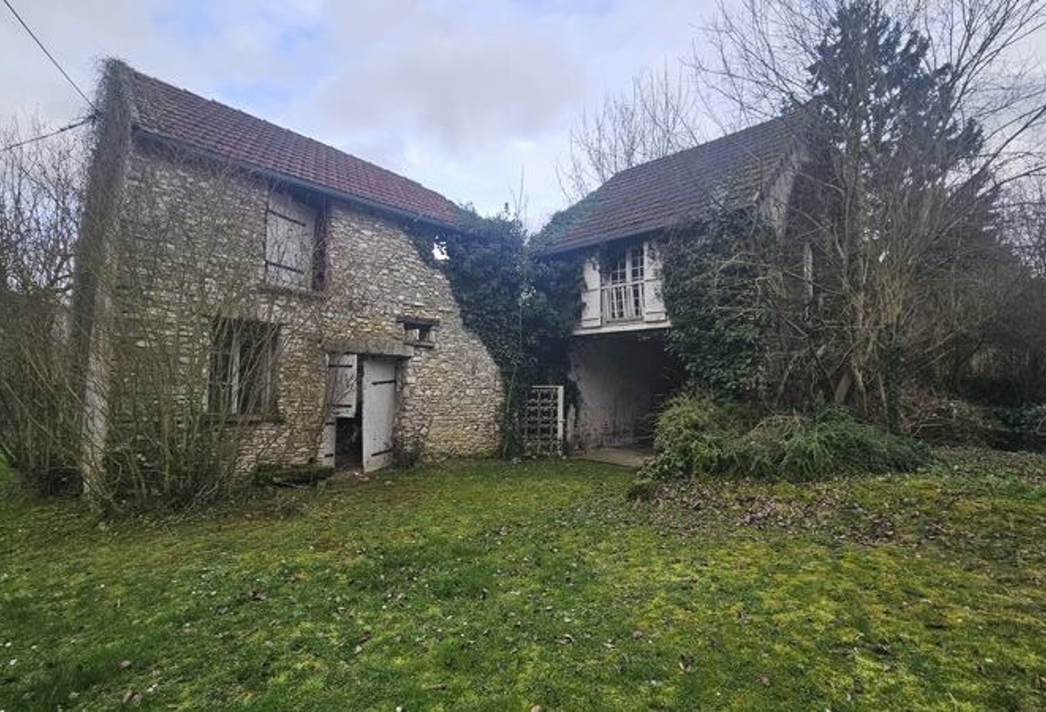 Maison en pierre de 1 pièces principales — photo 1