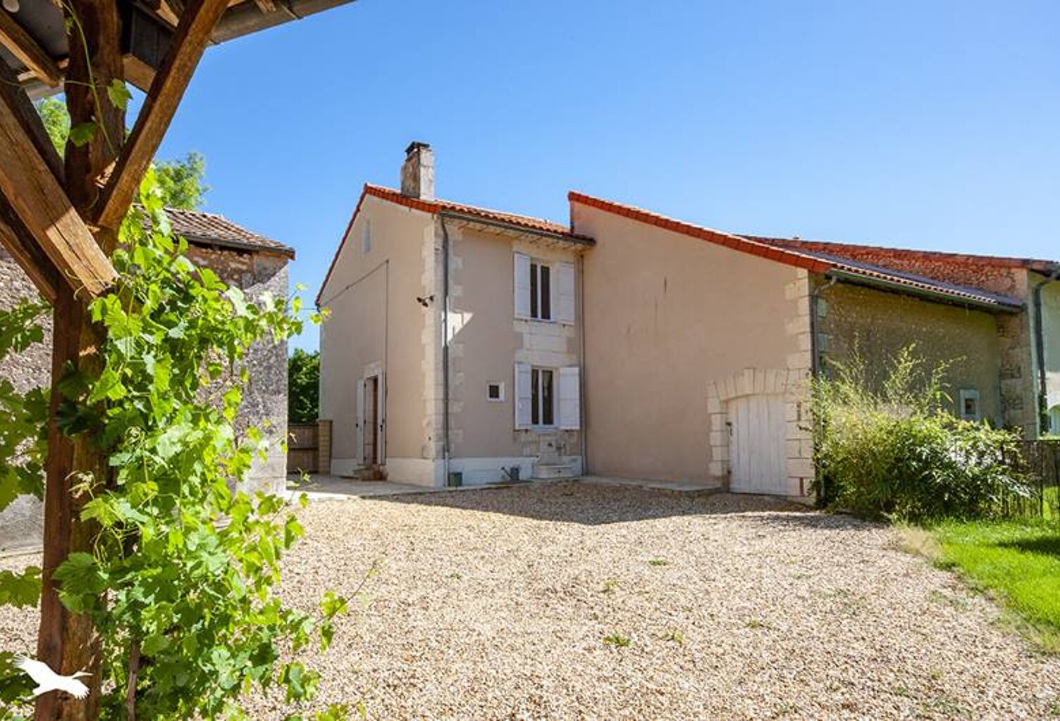 Maison en pierre de 4 pièces principales — photo 1