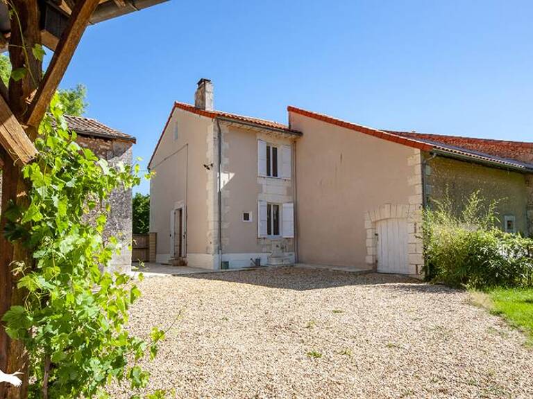 Maison en pierre de 4 pièces principales — photo 1