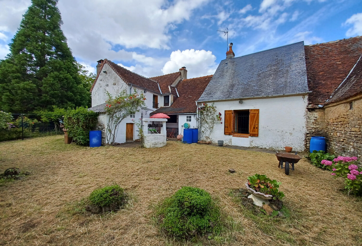 Maison ancienne, T5, 119m2hab dans village au calme avec jar — photo 1