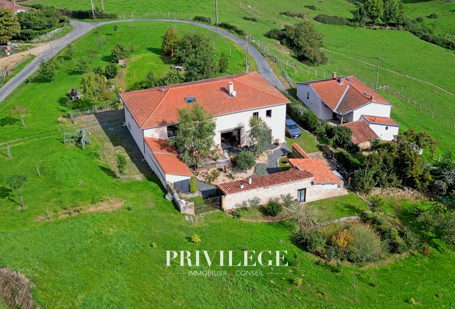 Ancien corps de ferme rénové, vue imprenable, 5 chambres — photo 1