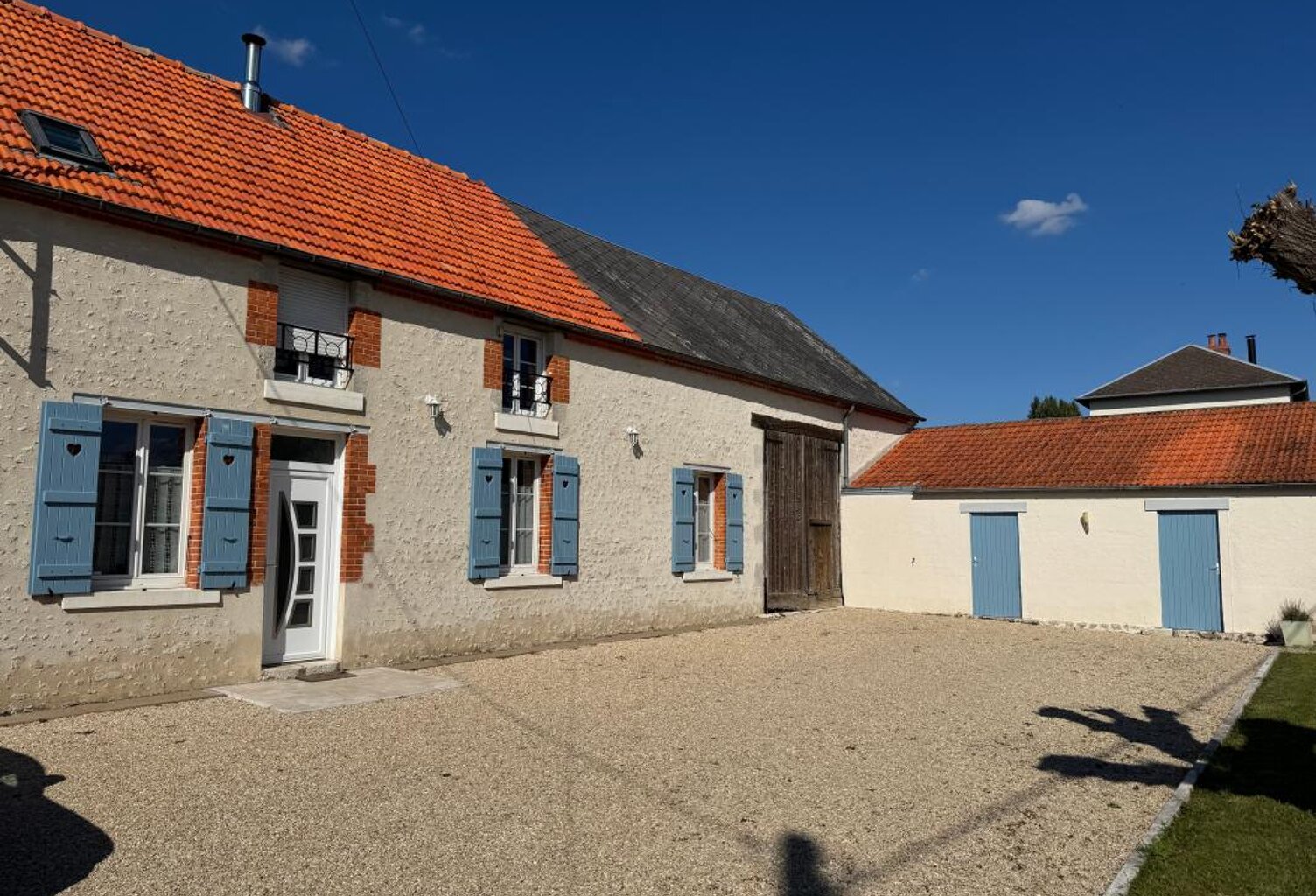 À VENDRE – Maison ancienne de charme avec grange aménageable – Mareau-aux-Prés — photo 1