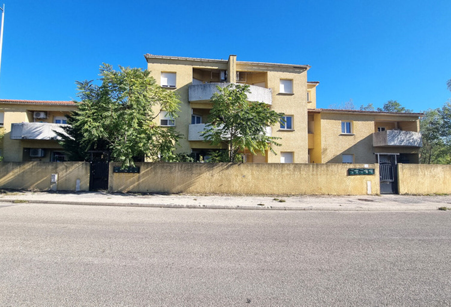 Immeuble à vendre ALES (30) — photo 1