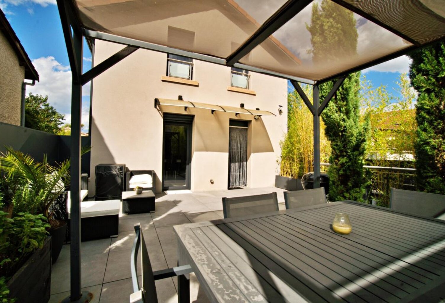 Quincieux - Maison - 3 Chambres — photo 1