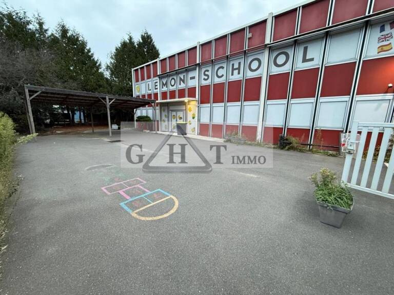 ENTREPOT/BUREAUX 800 M² A LOUER OZOIR LA FERRIERE — photo 1