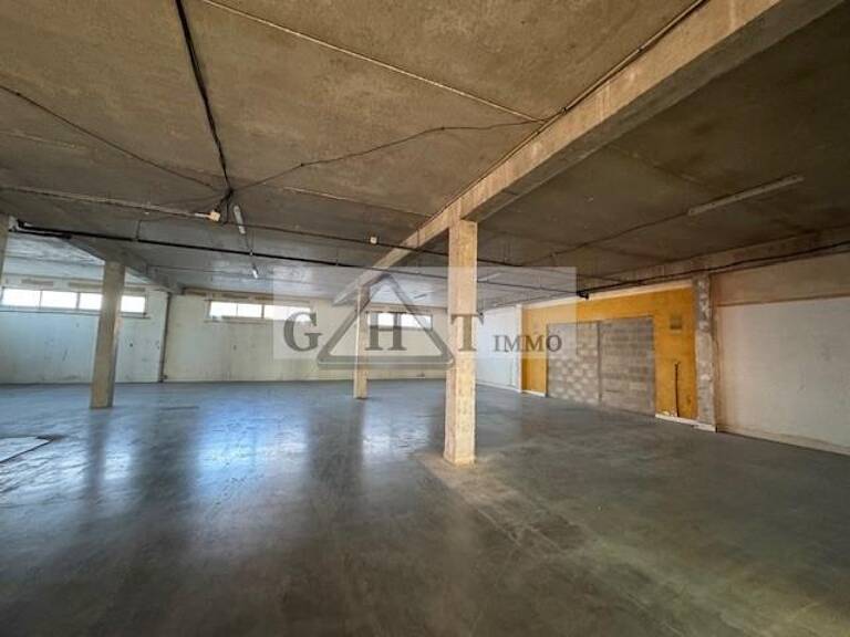 ENTREPOT 400M2 A LOUER NEUILLY PLAISANCE — photo 1