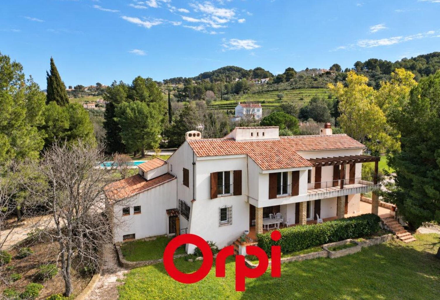EXCLUSIVITÉ ORPI : Propriété de type 7 de 204 m² sur un beau terrain avec garage, piscine et pool house — photo 1